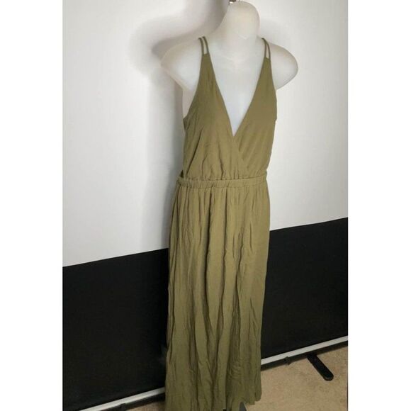 Lulus Dresses & Skirts - MEDIUM Lulu’s Olive Green backless maxi dress boho summer festival vibes